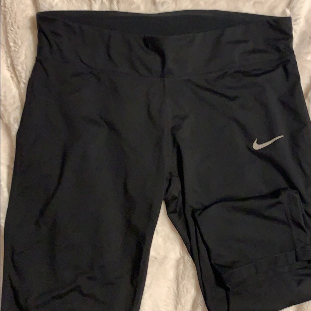 Nike 3/4 Legging w/back pocket